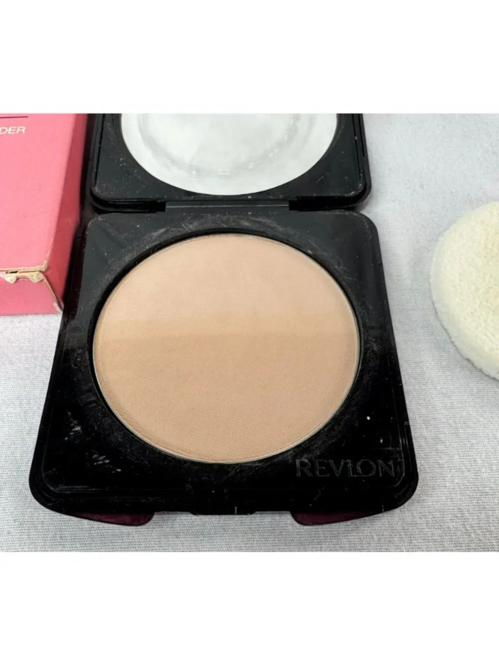 New Revlon Love Pat Moisturizing Pressed Powder W/ Puff 4 Oz Translucent Natural
